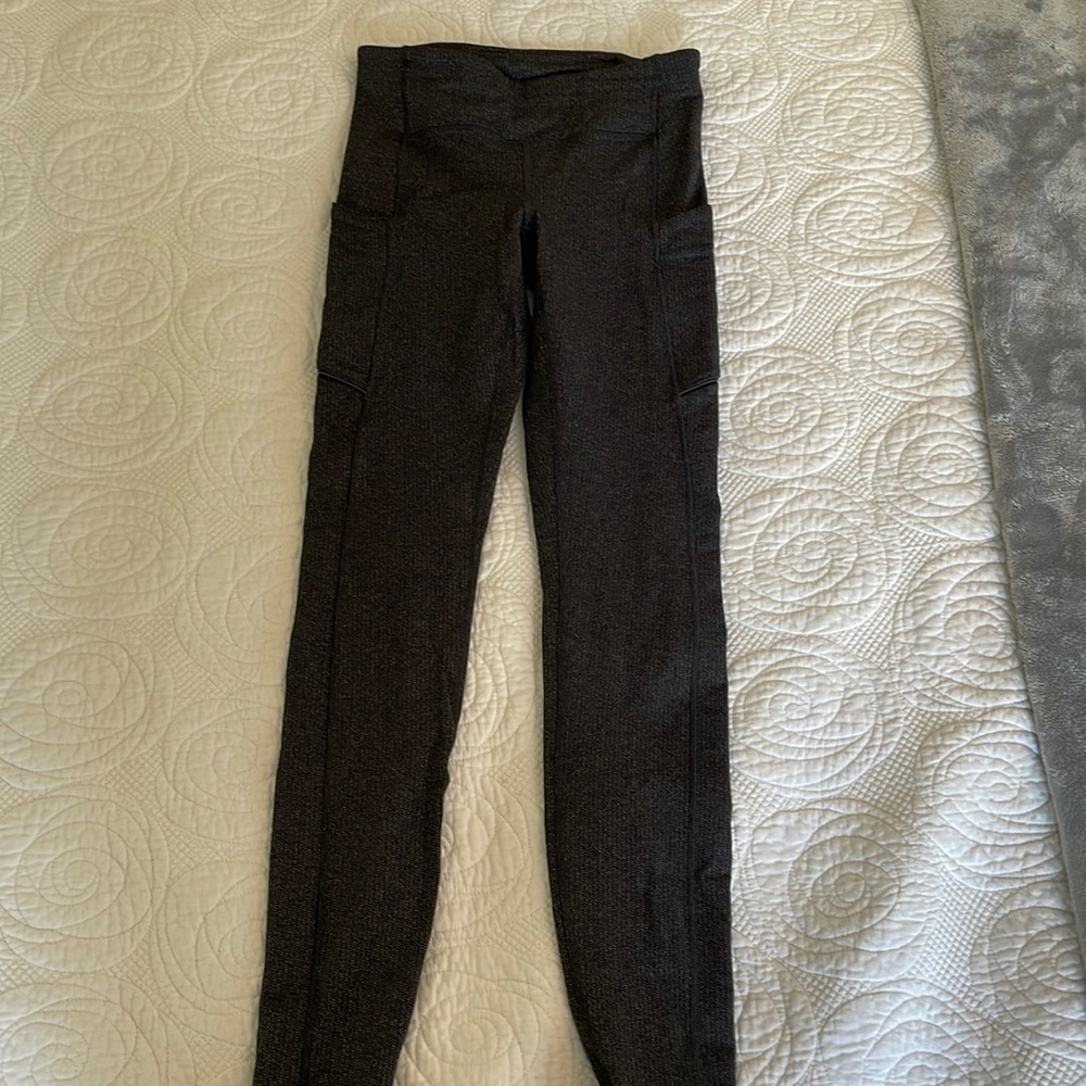 lululemon size 4 ankle length thick material yoga pants herringbone pattern